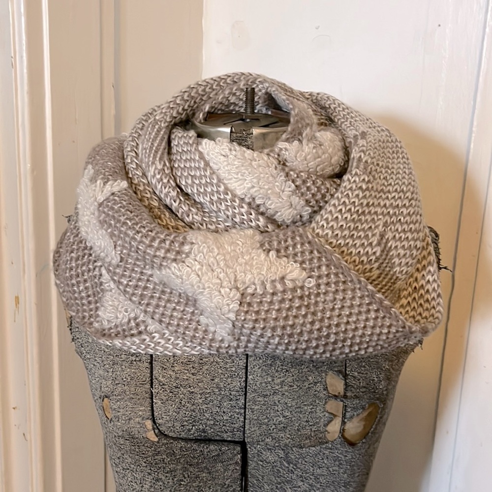 Chunky Star Knit Infiniti Scarf - Picture 1 of 11